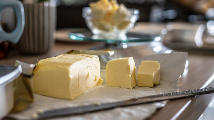 la mantequilla y la margarina